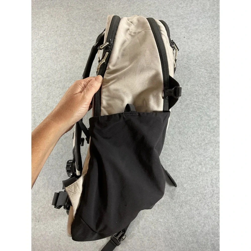 The North Face Surge Backpack Tan Black FlexVent Laptop Compartment Daypack